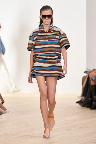 Look 28